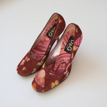 Load image into Gallery viewer, 2000s Dolce &amp; Gabbana Corduroy Butterfly Pumps EU38