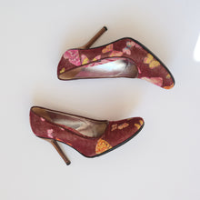 Load image into Gallery viewer, 2000s Dolce &amp; Gabbana Corduroy Butterfly Pumps EU38