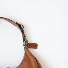 Load image into Gallery viewer, 2000s Coach Leather Shoulder Bag