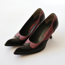 Load image into Gallery viewer, Vintage Pointed Toe Pumps