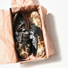 Load image into Gallery viewer, 2000s Leopard print Ballet Flats