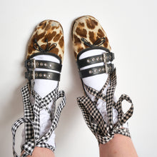 Load image into Gallery viewer, 2000s Leopard print Ballet Flats