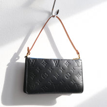 Load image into Gallery viewer, Vintage Matte Black Vernis Pochette