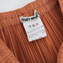 Load image into Gallery viewer, Vintage Pleats Please Trousers