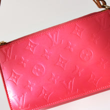 Load image into Gallery viewer, 2000s Hot Pink Vernis Pochette