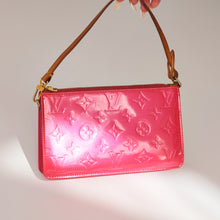 Load image into Gallery viewer, 2000s Hot Pink Vernis Pochette