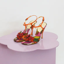 Load image into Gallery viewer, 1990s Strappy Flower Pumps